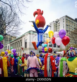 New York, November 28th 1991, Woody Woodpecker balloon, clowns, Macy's Thanksgiving Day Parade, New York City, NYC, NY, New York state, USA, Stock Photo