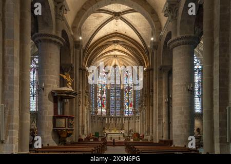 Innenraum der Basilika St-Nazaire und St-Celse, Carcassonne, Frankreich, Europa | Basilica of Saints Nazarius and Celsus interior, Carcassonne, France Stock Photo