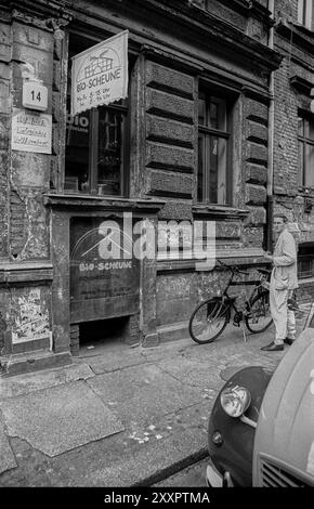 Germany, Berlin, 26 June 1991, Bio Scheune, in the Mulackstrasse, (former Scheunenviertel), Europe Stock Photo