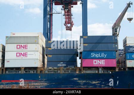 The Port Newark-Elizabeth Marine Terminal is the principal container ship facility for goods entering and leaving the New York metropolitan area. Stock Photo