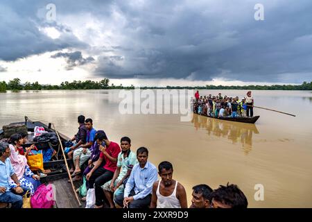 Chittagong, Chittagong, Bangladesh. 23rd Aug, 2024. The flood situation in Chittagong is gradually deteriorating. As the water of Feni river is 2 meters above the flood limit and the water of Halda river is flowing 1 meter above the river bank, new areas are being flooded. New areas are inundated by floods. At least 11 districts of the country have been flooded in a span of one day due to heavy rains and sudden floods in the hills. The number of flood affected people in these districts is about 45 lakh. At the moment, 8 lakh 87 thousand 629 families are without water. (Credit Image: © Md. Zak Stock Photo