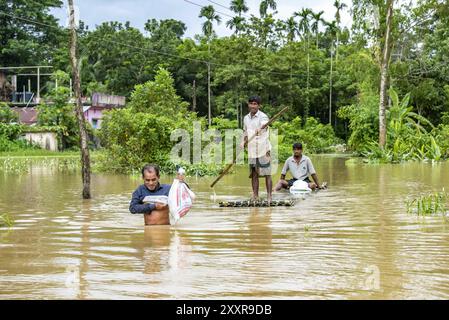 Chittagong, Chittagong, Bangladesh. 23rd Aug, 2024. The flood situation in Chittagong is gradually deteriorating. As the water of Feni river is 2 meters above the flood limit and the water of Halda river is flowing 1 meter above the river bank, new areas are being flooded. New areas are inundated by floods. At least 11 districts of the country have been flooded in a span of one day due to heavy rains and sudden floods in the hills. The number of flood affected people in these districts is about 45 lakh. At the moment, 8 lakh 87 thousand 629 families are without water. (Credit Image: © Md. Zak Stock Photo