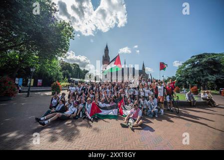 Group photo on the Carnegieplein, with the International Court of Justice (ICJ in the background, during the 2024 Cycling4Justice Campaign. Cycling4Justice Campaign in The Hague. Cycling4Gaza, in collaboration with Ajyal Foundation for Education, launched the 2024 Cycling4Justice Campaign. 100 cyclists from 28 countries participated in this year's event, almost all having flown in from the Middle East to Europe, with one member arriving from Pakistan. This year's event was dedicated to raising awareness of the 17-year blockade and the ongoing genocide in Gaza. The campaign raised more than €60 Stock Photo