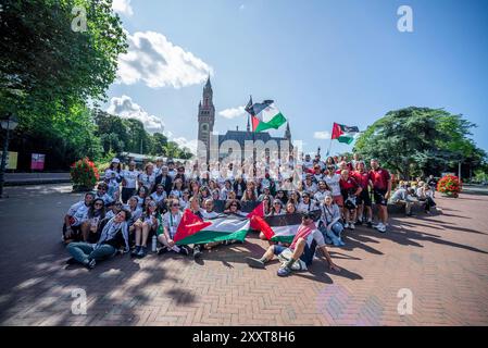 Group photo on the Carnegieplein, with the International Court of Justice (ICJ in the background, during the 2024 Cycling4Justice Campaign. Cycling4Justice Campaign in The Hague. Cycling4Gaza, in collaboration with Ajyal Foundation for Education, launched the 2024 Cycling4Justice Campaign. 100 cyclists from 28 countries participated in this year's event, almost all having flown in from the Middle East to Europe, with one member arriving from Pakistan. This year's event was dedicated to raising awareness of the 17-year blockade and the ongoing genocide in Gaza. The campaign raised more than €60 Stock Photo