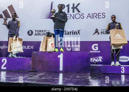 In the women's category, Ruth Chepngetich from Kenya was the winner with a time of one hour, six minutes and one second. In second place was Alemaddis Eyayu Sisay from Ethiopia with one hour, seven minutes and seven seconds; and third place went to Joyce Chepkemoi Tele from Kenya who completed the race in one hour, seven minutes and 38 seconds. The new edition of the Buenos Aires City Half Marathon is a record-breaking event with more than 25,000 entrants and 4,146 foreigners. This year, the 21k was chosen by World Athletics as one of the 10 best races in the world, being the most popular in S Stock Photo