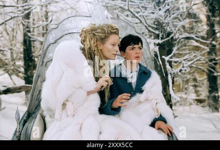 THE CHRONICLES OF NARNIA - THE LION, THE WITCH AND THE WARDROBE  2005 Buena Vista Pictures Distribution  film with Tilda  Swinton and  Skandar  Keynes Stock Photo