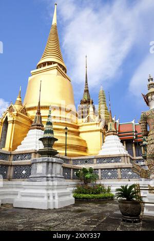 Golden pagoda in wat phra kaew, bangkok, thailand Stock Photo