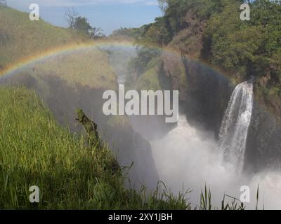 View of Rapids at top of Waterfull, Nile River, with rainbow, Murchison Falls National Park, Uganda Stock Photo