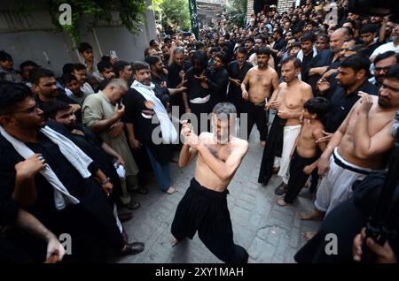 Peshawar, Peshawar, Pakistan. 27th Aug, 2024. Shiite Muslims mark ...