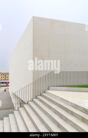 Platform 10 brings together Fine arts, photography and contemporary art on land previously used as a railway repair shed next to Lausanne station. Stock Photo