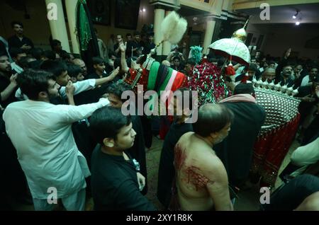 Peshawar, Peshawar, Pakistan. 27th Aug, 2024. Shiite Muslims mark ...