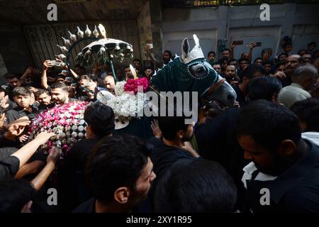 Peshawar, Peshawar, Pakistan. 27th Aug, 2024. Shiite Muslims mark ...