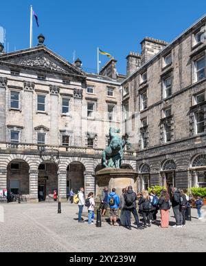 Tour group at the  Alexander and Bucephalus Statue in Chambers Court, Edinburgh, Scotland, United Kingdom Stock Photo