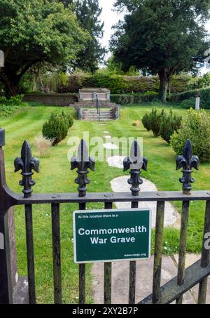Commonwelth War Grave at St Marys church on the Pilgrims Way in Avington, Hampshire, England, UK Stock Photo