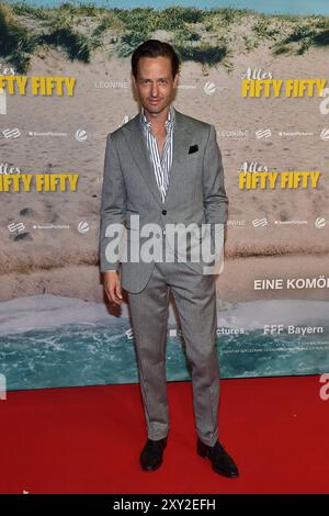 Premiere von ALLES FIFTY FIFTY in Berlin Tom Schilling Ankunft, red carpet zur Berlin-Premiere von ALLES FIFTY FIFTY in Berlin, am 27.08.2024 *** Premiere of ALLES FIFTY FIFTY in Berlin Tom Schilling arrival, red carpet at the Berlin premiere of ALLES FIFTY FIFTY in Berlin, on 27 08 2024 Photopress Mueller Stock Photo