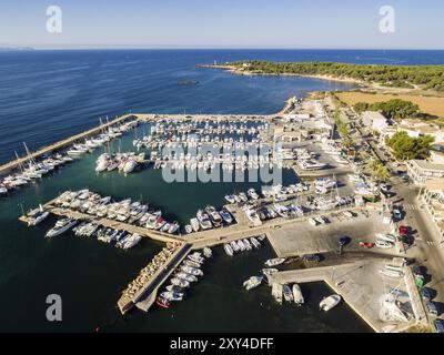 Club Nautico S'Estanyol, con el Faro de S'Estalella al fondo, llucmajor, Mallorca, balearic islands, spain Stock Photo