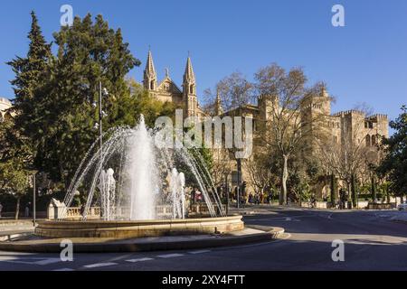 Plaza de la Reina y Palacio Real de La Almudaina, Palma, Mallorca, balearic islands, spain Stock Photo