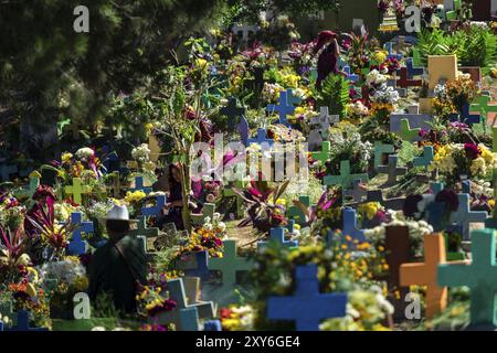 Tumbas de colores, celebracion del dia de muertos en el Cementerio General, Santo Tomas Chichicastenango, Republica de Guatemala, America Central Stock Photo