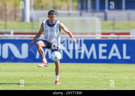 Gelsenkirchen, Deutschland. 28th Aug, 2024. 28.08.2024, Fussball, Saison 2024/2025, 2. Bundesliga, Training FC Schalke 04, Ilyes Hamache (FC Schalke 04) Foto: Tim Rehbein/RHR-FOTO/dpa/Alamy Live News Stock Photo