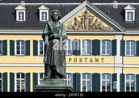 Europe, Germany, North Rhine-Westphalia, Bonn, Old Town, Beethoven Monument on Muensterplatz, Bonn, North Rhine-Westphalia, Germany, Europe Stock Photo