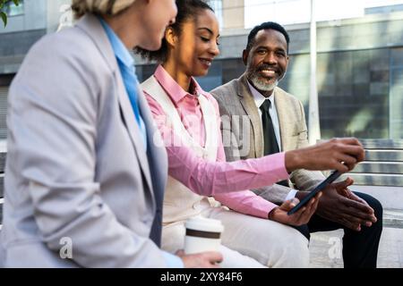 Group of multiethnic business people meeting outdoors during lunch pause from work - International corporate business team bonding in the city Stock Photo