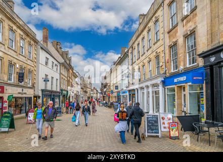 Shops on the High Street in the town centre, Stamford, Lincolnshire, England, UK Stock Photo