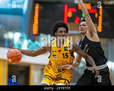 Kellan Grady (MHP Riesen Ludwigsburg, #31) beim Aufwaermen, Warm Up vor ...