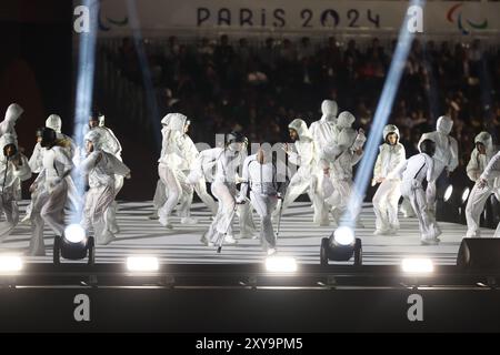 Paris, France. 28th Aug, 2024. Artists perform at the opening ceremony of the 2024 Summer Paralympic Games in Paris, France on Wednesday 28 August 2024. The 17th Paralympics are taking place from 28 August to 8 September 2024 in Paris. BELGA PHOTO VIRGINIE LEFOUR Credit: Belga News Agency/Alamy Live News Stock Photo