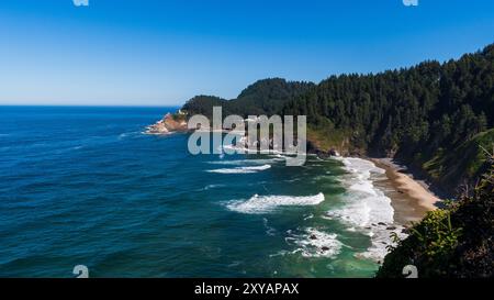 Amazing view of lighthouse along Oregon coast, USA Stock Photo - Alamy