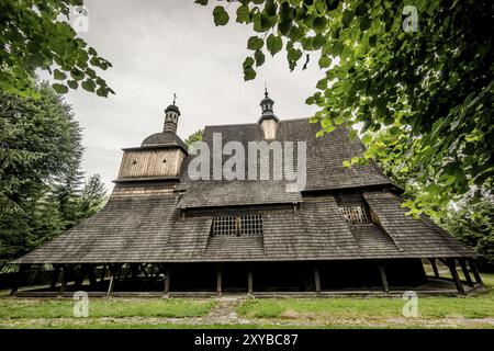 Iglesia de San Felipe y Jacob, construida en 1516, S?kowa, voivodato de la Pequena Polonia, Carpatos, Polonia Stock Photo