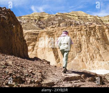 Bedouin climbs a mountain in a canyon in Egypt Dahab Stock Photo