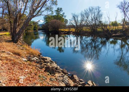 Photograph of the Tumut River flowing peacefully through the regional township of Tumut in the picturesque Snowy Mountains in Australia Stock Photo