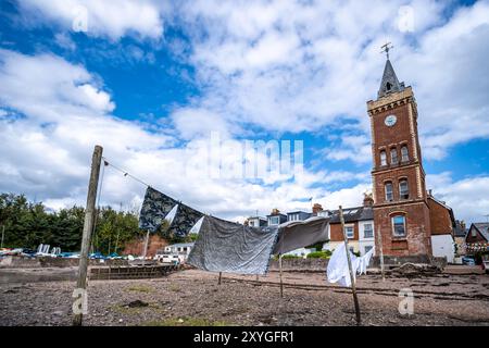 Lympstone, UK. 29th Aug, 2024. The tradition of residents drying washing on the foreshore of Lympstone in Devon. Credit: Thomas Faull/Alamy Live News Stock Photo