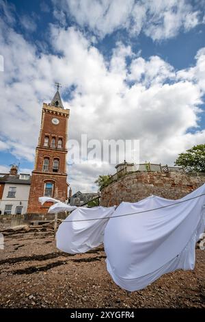 Lympstone, UK. 29th Aug, 2024. The tradition of residents drying washing on the foreshore of Lympstone in Devon. Credit: Thomas Faull/Alamy Live News Stock Photo