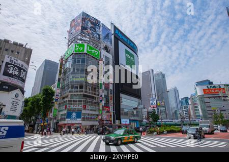 Yunika Building on Yasukuni dori Avenue (Route 302) at Shinjukuogado E in Kabukicho, Shinjuku City, Tokyo, Japan. Stock Photo