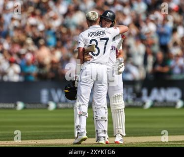 Gus Atkinson of England celebrates his maiden century (100 runs) with Matthew Potts of England during the England v Sri Lanka 2nd Rothesay Test Match Day 2 at Lords, London, United Kingdom, 30th August 2024  (Photo by Mark Cosgrove/News Images) Stock Photo