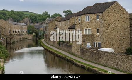 Skipton, North Yorkshire, England, UK, June 04, 2018: Houses on the shore of the Leeds and Liverpool Canal Stock Photo