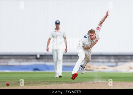 Birmingham, UK. 30th Aug, 2024. #33, Joey Evison of Kent in action bowling during the Vitality County Championship Division One match between Warwickshire CCC and Kent CCC at Edgbaston Cricket Ground, Birmingham, England on 30 August 2024. Photo by Stuart Leggett. Editorial use only, license required for commercial use. No use in betting, games or a single club/league/player publications. Credit: UK Sports Pics Ltd/Alamy Live News Stock Photo