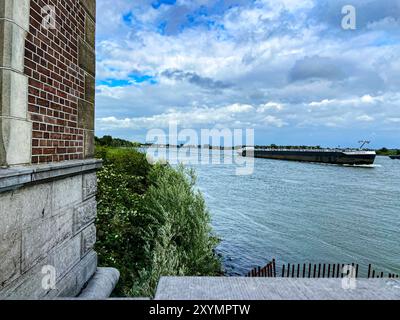 Ship sailing by Bridge Head of the Former Barendrechtse Brug / Barendrecht Bridge, north side. Barendrecht, Netherlands. Barendrecht Barendrechtse Brug Zuid-Holland Nederland Copyright: xGuidoxKoppesxPhotox Stock Photo