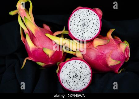 Red pitahaya, Strawberry pear, Night-blooming cereus (Cereus triangularis, Hylocereus triangularis, Hylocereus undatus), ripe dragon fruit, cut Stock Photo