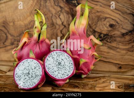 Red pitahaya, Strawberry pear, Night-blooming cereus (Cereus triangularis, Hylocereus triangularis, Hylocereus undatus), ripe dragon fruit, cut Stock Photo