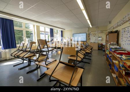 Classroom of a fourth grade, after school, the building is older but in good condition, modern teaching materials, interactive, digital whiteboard Stock Photo