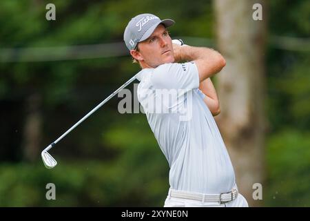 Atlanta, Georgia, USA. 29th Aug, 2024. Russell Henley (USA) tees off the 2nd hole during the first round at the 2024 TOUR Championship at East Lake Golf Club. (Credit Image: © Debby Wong/ZUMA Press Wire) EDITORIAL USAGE ONLY! Not for Commercial USAGE! Stock Photo