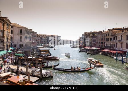 View from the Rialto Bridge down the Grand Canal Stock Photo - Alamy