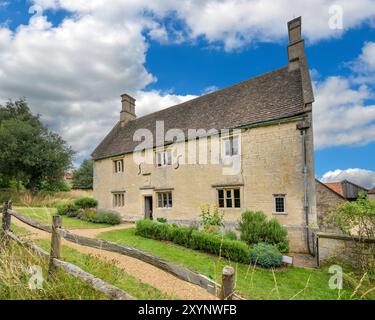 Woolsthorpe Manor, the family home of Sir Isaac Newton, near Grantham, Lincolnshire, England, UK Stock Photo