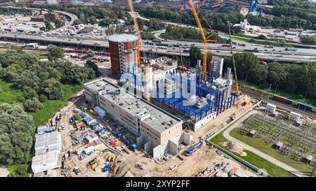 Hamburg, Germany. 27th Aug, 2024. Port energy park/implementation of the  heating transition, construction work on the new power plant at Dradenau  and on the new Elbe district heating tunnel, port energy park. Credit:  Georg Wendt/dpa/Alamy Live News ...
