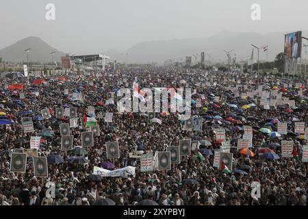 Demonstration Only Sanaa, Sanaa, Yemen. 30th Aug, 2024. Houthi followers take part in an ...