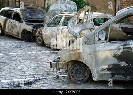 Burnt-out cars after an arson attack in the city centre of Magdeburg on 8 September 2016 Stock Photo