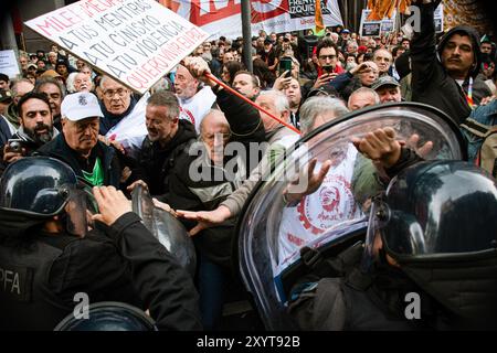 Buenos Aires, Argentina. 28th Aug, 2024. The Federal Police repress retirees who were protesting outside the Argentine National Congress March of retirees and social organizations against President Javier Milei's veto of the recently approved law in the Argentine National Congress. Credit: SOPA Images Limited/Alamy Live News Stock Photo