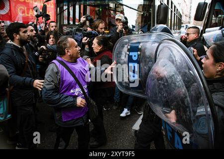 Buenos Aires, Argentina. 28th Aug, 2024. The Federal Police repress retirees who were protesting outside the Argentine National Congress March of retirees and social organizations against President Javier Milei's veto of the recently approved law in the Argentine National Congress. (Photo by Santi Garcia Diaz/SOPA Images/Sipa USA) Credit: Sipa USA/Alamy Live News Stock Photo